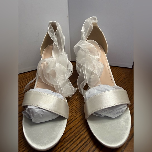 Allegra K Shoes - Allegra K White Embroidered Sandals. Size 10
